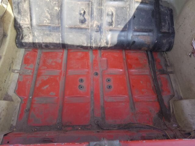 ВАЗ 2107 1991 в Черкассах на Automoto.ua Красный ВАЗ 2107, объемом двигателя 6 л и пробегом 700 тыс. км за 667 $, фото 4 на Automoto.ua