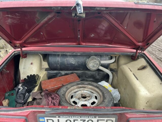 Красный ВАЗ 2107, объемом двигателя 1.5 л и пробегом 300 тыс. км за 593 $, фото 6 на Automoto.ua