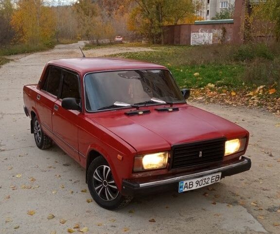 ВАЗ 2107 1991 в Каневе на Automoto.ua Красный ВАЗ 2107, объемом двигателя 1.5 л и пробегом 90 тыс. км за 833 $, фото 1 на Automoto.ua