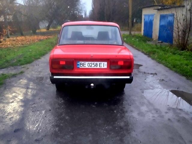 Красный ВАЗ 2107, объемом двигателя 1.5 л и пробегом 250 тыс. км за 1250 $, фото 4 на Automoto.ua