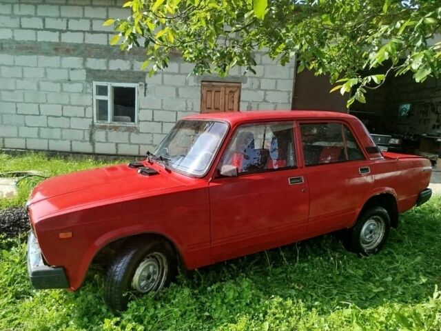 Красный ВАЗ 2107, объемом двигателя 1.5 л и пробегом 40 тыс. км за 800 $, фото 1 на Automoto.ua