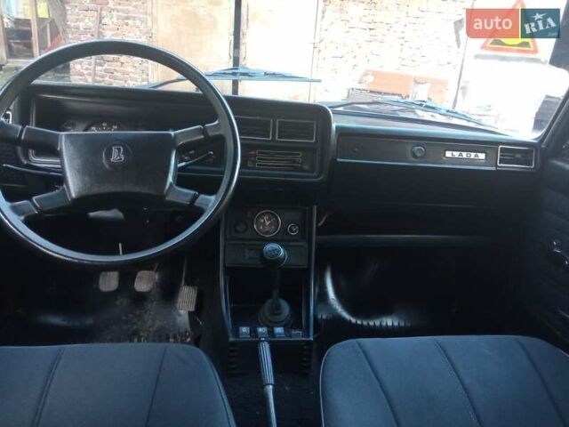 ВАЗ 2107 1992 в Львове на Automoto.ua Красный ВАЗ 2107, объемом двигателя 1.5 л и пробегом 35 тыс. км за 1300 $, фото 10 на Automoto.ua