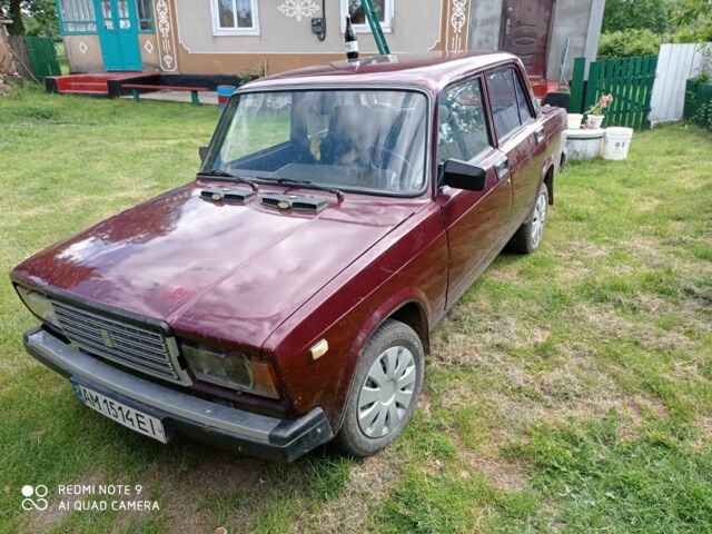 Красный ВАЗ 2107, объемом двигателя 1.5 л и пробегом 200 тыс. км за 597 $, фото 2 на Automoto.ua