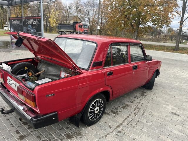 ВАЗ 2107 1992 в Стрые на Automoto.ua Красный ВАЗ 2107, объемом двигателя 1.5 л и пробегом 85 тыс. км за 594 $, фото 3 на Automoto.ua