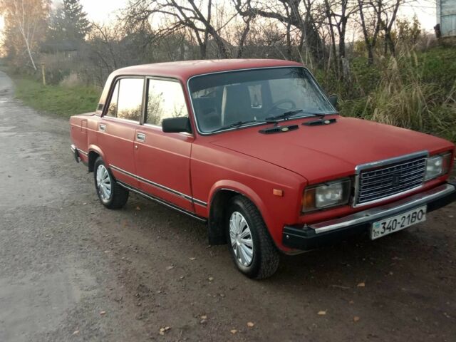 Красный ВАЗ 2107, объемом двигателя 1.3 л и пробегом 330 тыс. км за 375 $, фото 3 на Automoto.ua