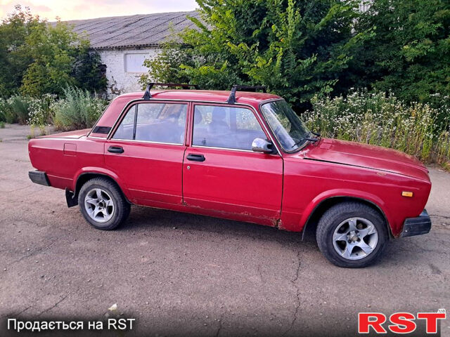 Красный ВАЗ 2107, объемом двигателя 1.5 л и пробегом 100 тыс. км за 670 $, фото 1 на Automoto.ua