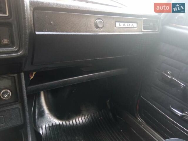 ВАЗ 2107 1992 в Львове на Automoto.ua Красный ВАЗ 2107, объемом двигателя 1.5 л и пробегом 35 тыс. км за 1300 $, фото 35 на Automoto.ua