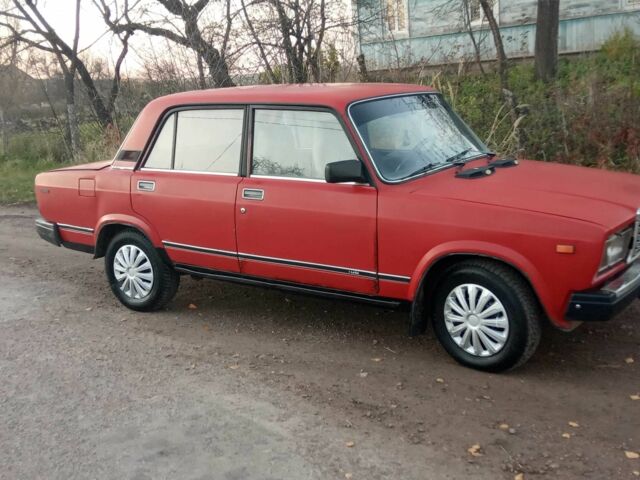 Красный ВАЗ 2107, объемом двигателя 1.3 л и пробегом 330 тыс. км за 375 $, фото 2 на Automoto.ua