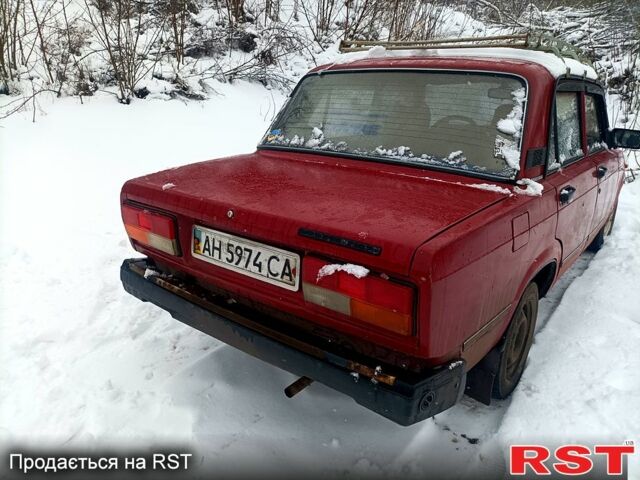 Красный ВАЗ 2107, объемом двигателя 1.5 л и пробегом 150 тыс. км за 350 $, фото 2 на Automoto.ua