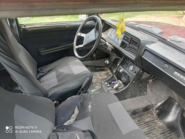 Красный ВАЗ 2107, объемом двигателя 1.5 л и пробегом 200 тыс. км за 597 $, фото 4 на Automoto.ua