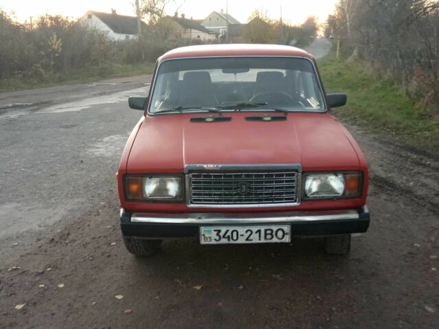 Красный ВАЗ 2107, объемом двигателя 1.3 л и пробегом 330 тыс. км за 375 $, фото 9 на Automoto.ua