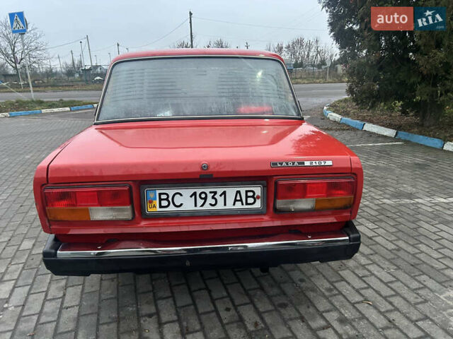Красный ВАЗ 2107, объемом двигателя 1.45 л и пробегом 35 тыс. км за 1600 $, фото 4 на Automoto.ua