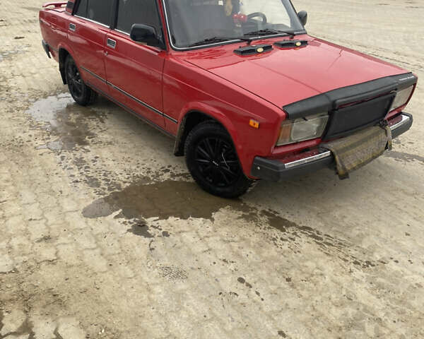 Красный ВАЗ 2107, объемом двигателя 1.5 л и пробегом 80 тыс. км за 1635 $, фото 1 на Automoto.ua