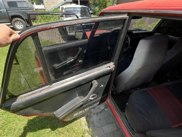 Красный ВАЗ 2107, объемом двигателя 1.3 л и пробегом 20 тыс. км за 399 $, фото 9 на Automoto.ua