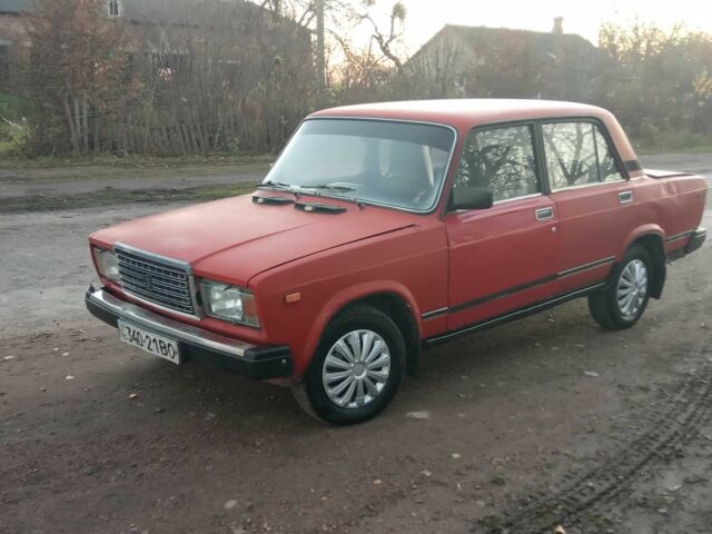 Красный ВАЗ 2107, объемом двигателя 1.3 л и пробегом 330 тыс. км за 375 $, фото 5 на Automoto.ua