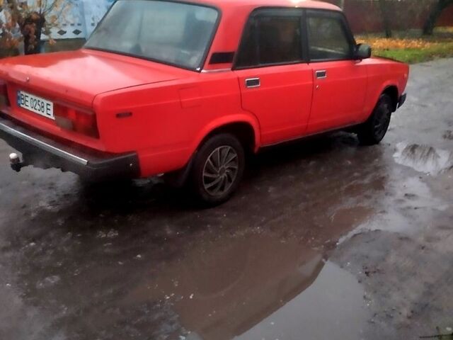 Красный ВАЗ 2107, объемом двигателя 1.5 л и пробегом 250 тыс. км за 1250 $, фото 3 на Automoto.ua