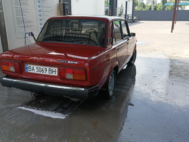 Красный ВАЗ 2107, объемом двигателя 1.5 л и пробегом 42 тыс. км за 725 $, фото 2 на Automoto.ua