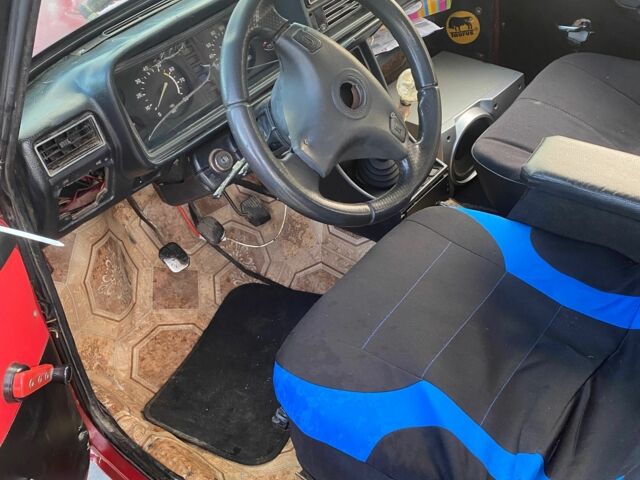 Красный ВАЗ 2107, объемом двигателя 1.5 л и пробегом 49 тыс. км за 650 $, фото 5 на Automoto.ua