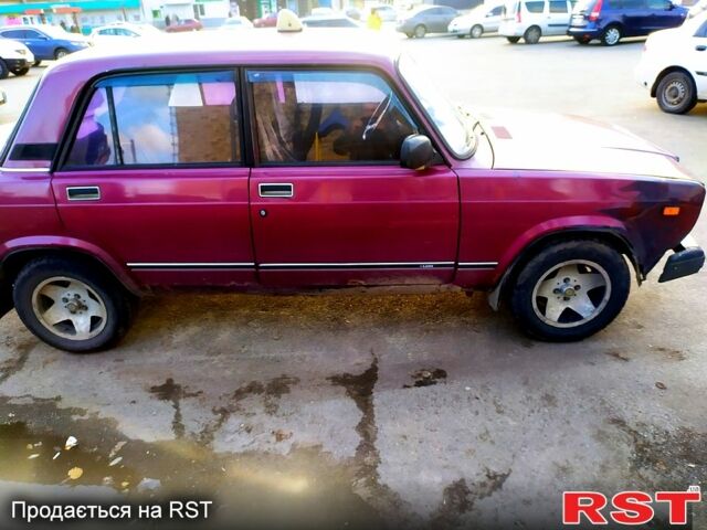 Красный ВАЗ 2107, объемом двигателя 1.5 л и пробегом 610 тыс. км за 600 $, фото 1 на Automoto.ua