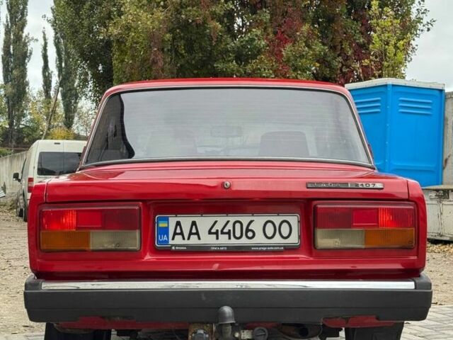 Красный ВАЗ 2107, объемом двигателя 1.5 л и пробегом 155 тыс. км за 1900 $, фото 2 на Automoto.ua