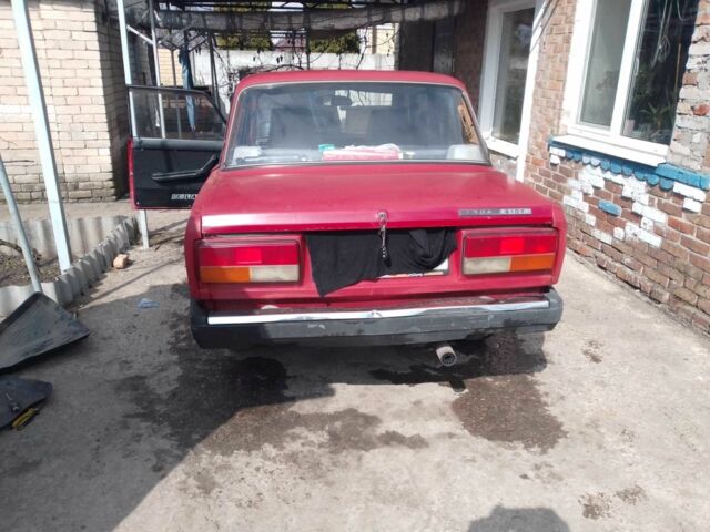 Красный ВАЗ 2107, объемом двигателя 1.5 л и пробегом 100 тыс. км за 700 $, фото 4 на Automoto.ua