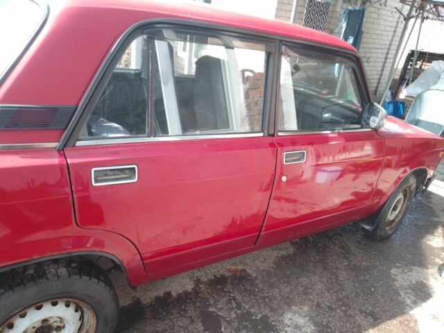 Красный ВАЗ 2107, объемом двигателя 1.5 л и пробегом 100 тыс. км за 700 $, фото 3 на Automoto.ua
