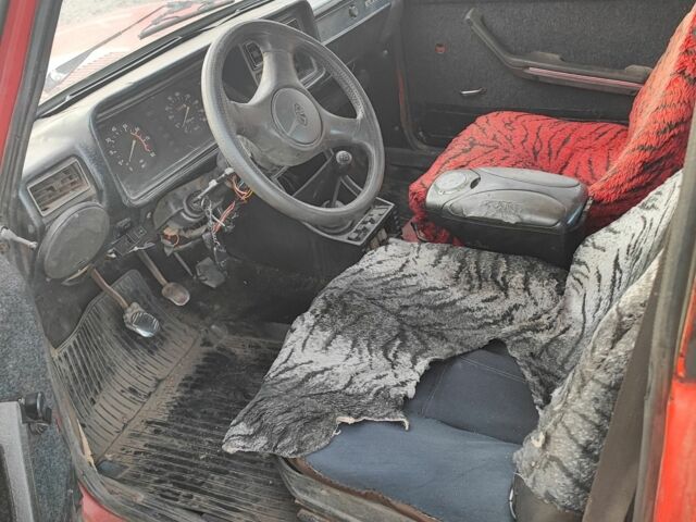 Красный ВАЗ 2107, объемом двигателя 0 л и пробегом 11 тыс. км за 310 $, фото 2 на Automoto.ua