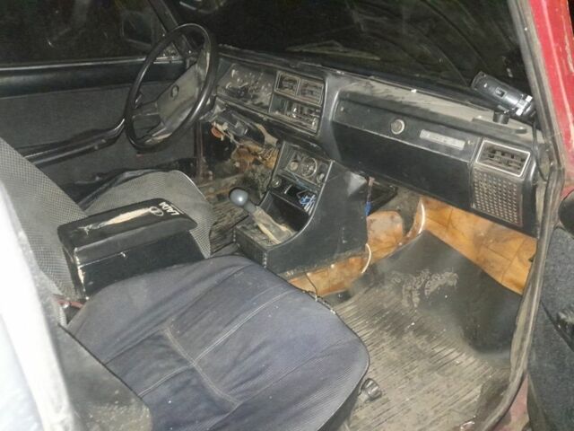 Красный ВАЗ 2107, объемом двигателя 1.5 л и пробегом 7 тыс. км за 358 $, фото 2 на Automoto.ua