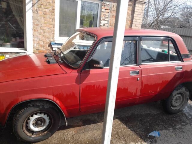 Красный ВАЗ 2107, объемом двигателя 1.5 л и пробегом 100 тыс. км за 700 $, фото 2 на Automoto.ua