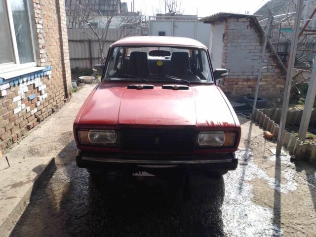 Красный ВАЗ 2107, объемом двигателя 1.5 л и пробегом 100 тыс. км за 700 $, фото 1 на Automoto.ua