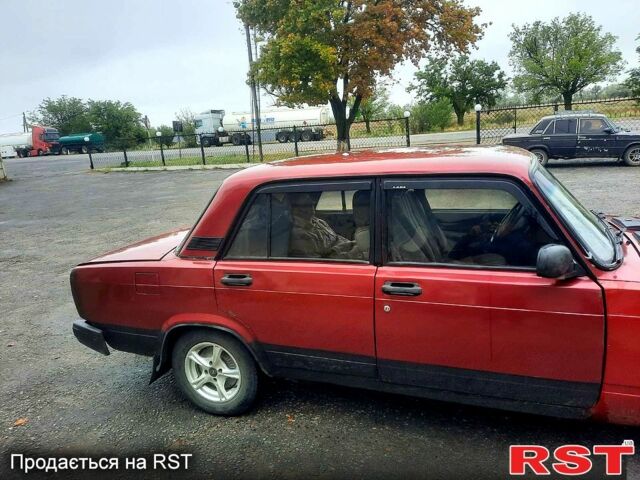 ВАЗ 2107 1994 в Беляевке на Automoto.ua Красный ВАЗ 2107, объемом двигателя 1.5 л и пробегом 150 тыс. км за 700 $, фото 1 на Automoto.ua