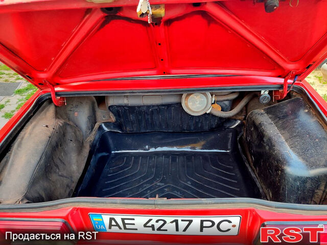 Красный ВАЗ 2107, объемом двигателя 1.5 л и пробегом 0 тыс. км за 1000 $, фото 4 на Automoto.ua