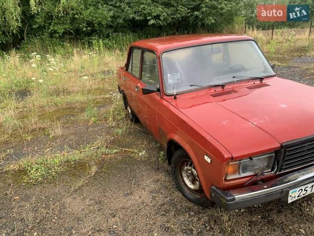 Красный ВАЗ 2107, объемом двигателя 1.5 л и пробегом 300 тыс. км за 230 $, фото 2 на Automoto.ua