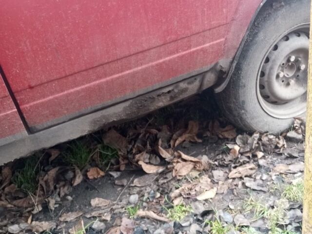 Красный ВАЗ 2107, объемом двигателя 1.6 л и пробегом 120 тыс. км за 500 $, фото 2 на Automoto.ua