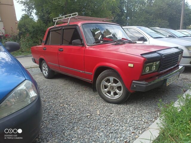 Красный ВАЗ 2107, объемом двигателя 1.5 л и пробегом 10 тыс. км за 900 $, фото 4 на Automoto.ua