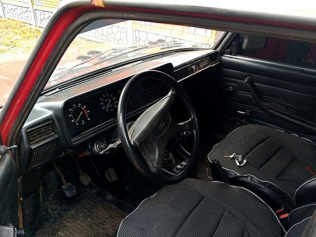 Красный ВАЗ 2107, объемом двигателя 1.5 л и пробегом 100 тыс. км за 500 $, фото 3 на Automoto.ua