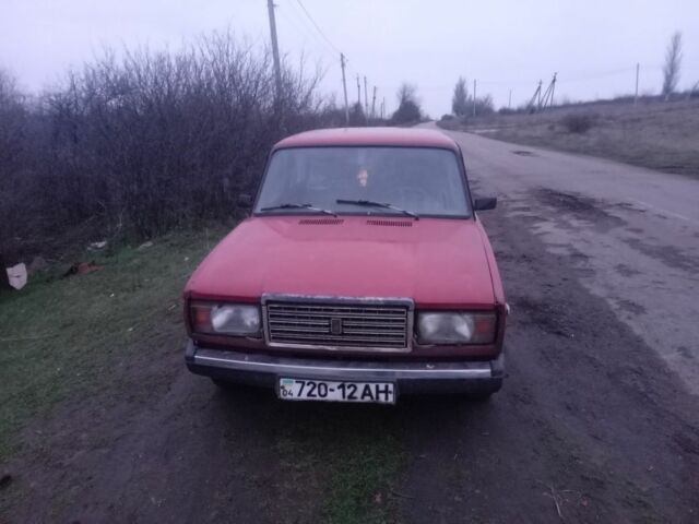 Красный ВАЗ 2107, объемом двигателя 0 л и пробегом 275 тыс. км за 593 $, фото 1 на Automoto.ua
