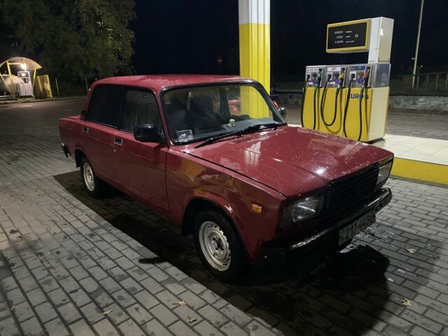 ВАЗ 2107 1994 в Смеле на Automoto.ua Красный ВАЗ 2107, объемом двигателя 0 л и пробегом 200 тыс. км за 559 $, фото 1 на Automoto.ua