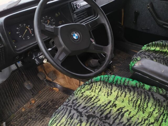 Красный ВАЗ 2107, объемом двигателя 1.6 л и пробегом 100 тыс. км за 714 $, фото 4 на Automoto.ua