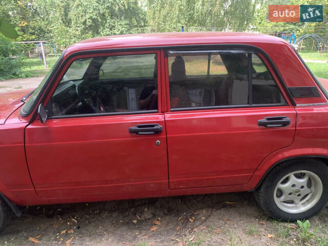 Красный ВАЗ 2107, объемом двигателя 1.5 л и пробегом 10 тыс. км за 1571 $, фото 3 на Automoto.ua