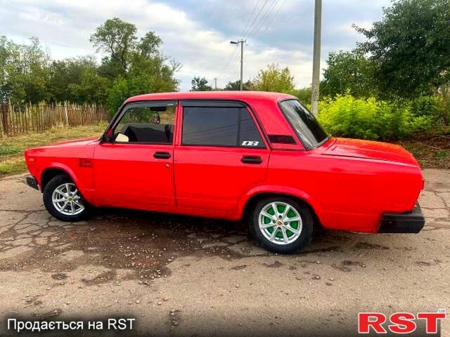 Красный ВАЗ 2107, объемом двигателя 1.5 л и пробегом 98 тыс. км за 2500 $, фото 4 на Automoto.ua
