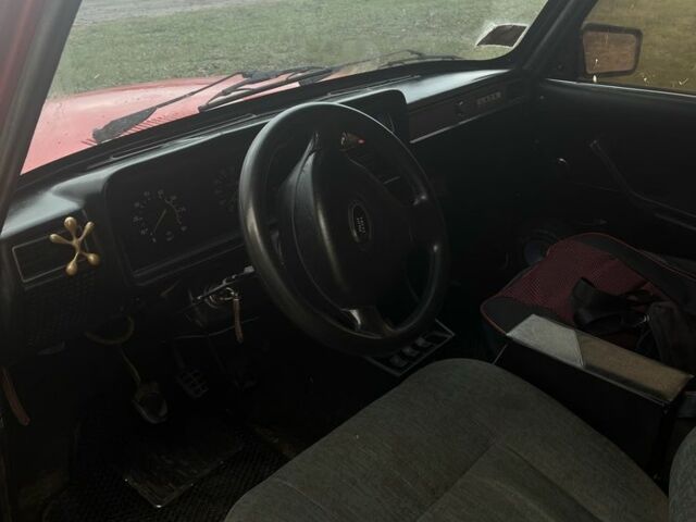 ВАЗ 2107 1995 в Смеле на Automoto.ua Красный ВАЗ 2107, объемом двигателя 1.5 л и пробегом 86 тыс. км за 750 $, фото 5 на Automoto.ua