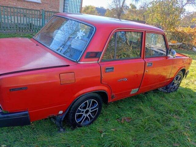 Красный ВАЗ 2107, объемом двигателя 1.6 л и пробегом 737 тыс. км за 550 $, фото 3 на Automoto.ua