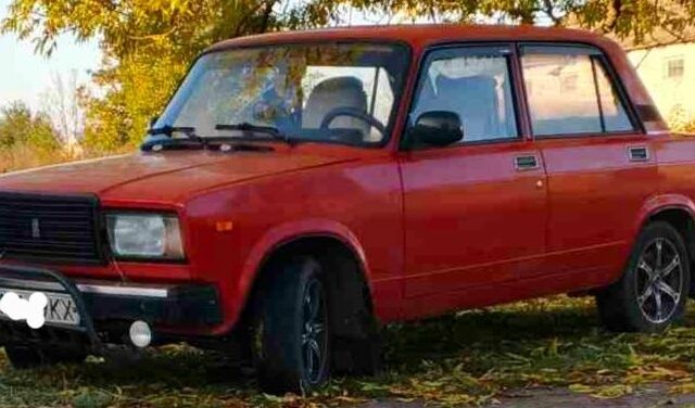 Красный ВАЗ 2107, объемом двигателя 1 л и пробегом 74 тыс. км за 1500 $, фото 1 на Automoto.ua