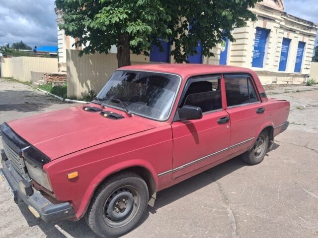 Красный ВАЗ 2107, объемом двигателя 1.5 л и пробегом 638 тыс. км за 900 $, фото 2 на Automoto.ua