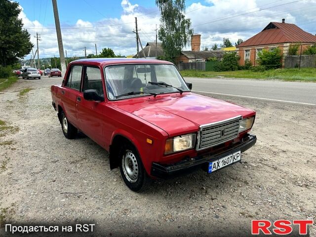 Красный ВАЗ 2107, объемом двигателя 1.6 л и пробегом 150 тыс. км за 700 $, фото 2 на Automoto.ua