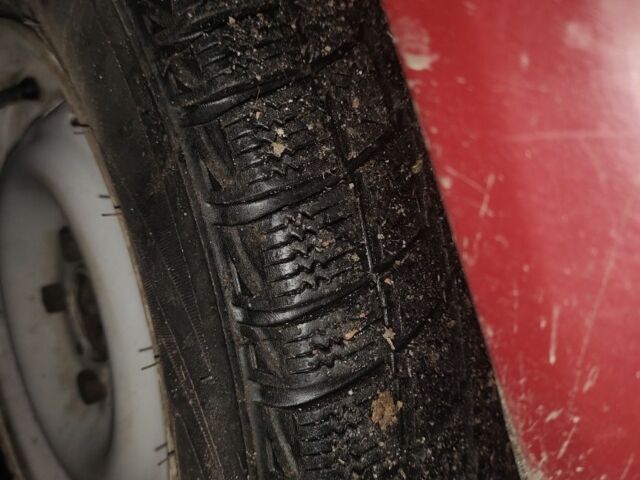 ВАЗ 2107 1995 в Броварах на Automoto.ua Красный ВАЗ 2107, объемом двигателя 1.5 л и пробегом 135 тыс. км за 619 $, фото 4 на Automoto.ua