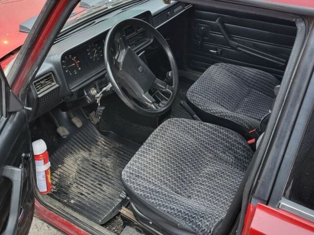 Красный ВАЗ 2107, объемом двигателя 1.5 л и пробегом 95 тыс. км за 1650 $, фото 3 на Automoto.ua