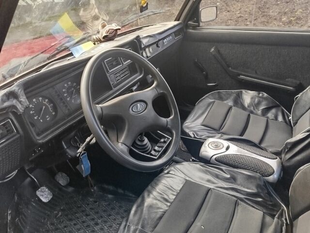 Красный ВАЗ 2107, объемом двигателя 1.5 л и пробегом 234 тыс. км за 591 $, фото 3 на Automoto.ua