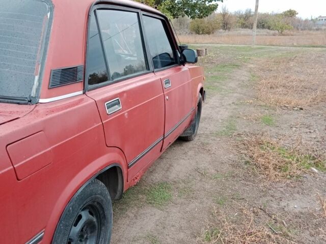 Красный ВАЗ 2107, объемом двигателя 1.5 л и пробегом 31 тыс. км за 336 $, фото 4 на Automoto.ua